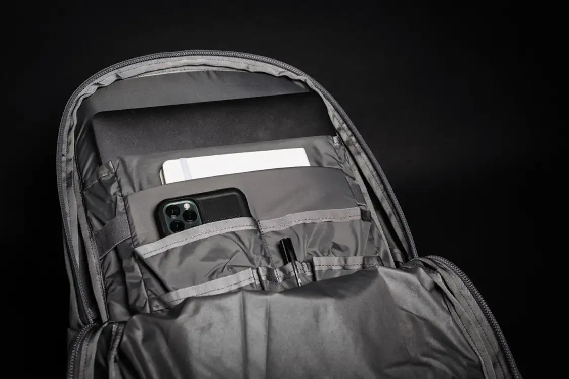 Mystery Ranch Prizefighter gray inside pockets
