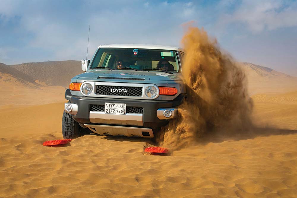 Toyota FJ Cruiser on sand in the Rally Jameel